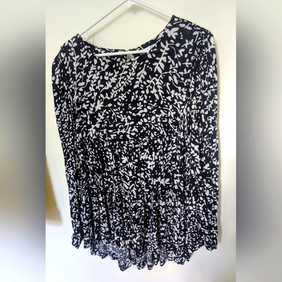 Tops - Time & True Black And White Flowy Tunic